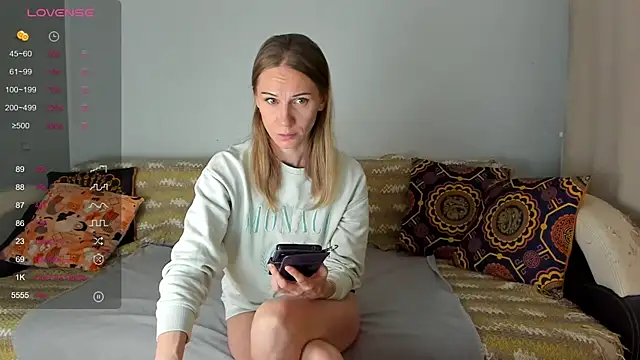 Snapshot of Amalia_Mio chatting on December 3, 8:12 am Amalia Mio online show from December 3, 8:12 am