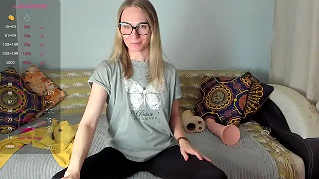 Snapshot of Amalia_Mio chatting on December 5, 8:23 am Amalia Mio online show from December 5, 8:23 am