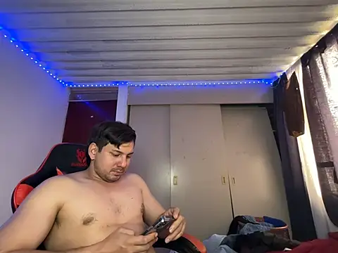 Snapshot of kaspar_6 chatting on February 12, 9:54 pm kaspar 6 online show from February 12, 9:54 pm