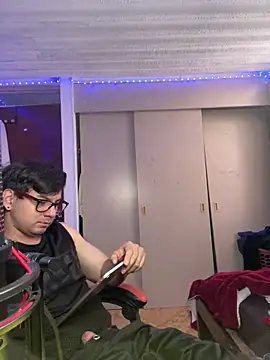 Snapshot of kaspar_6 chatting on March 7, 5:10 pm kaspar 6 online show from March 7, 5:10 pm