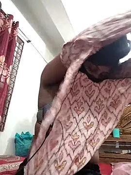 Queen-Any online show from October 20, 6:19 pm