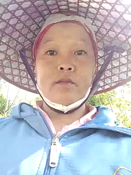 Snapshot of sumaybae chatting on October 13, 2:11 am sumaybae online show from October 13, 2:11 am