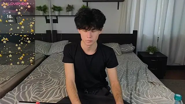 Snapshot of Cute_Mike chatting on October 20, 2:45 am Cute Mike online show from October 20, 2:45 am