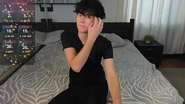 Snapshot of Cute_Mike chatting on October 21, 2:56 am Cute Mike online show from October 21, 2:56 am