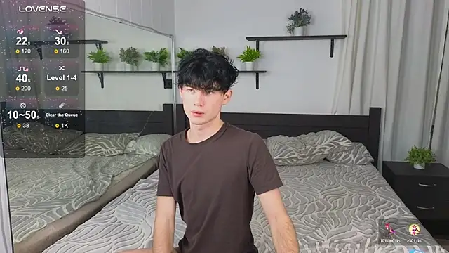 Snapshot of Cute_Mike chatting on October 26, 6:36 pm Cute Mike online show from October 26, 6:36 pm