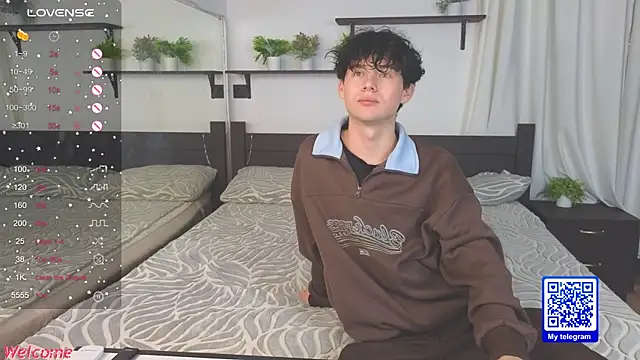 Snapshot of Cute_Mike chatting on November 10, 1:48 am Cute Mike online show from November 10, 1:48 am