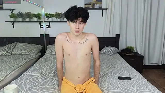 Snapshot of Cute_Mike chatting on November 15, 12:41 am Cute Mike online show from November 15, 12:41 am