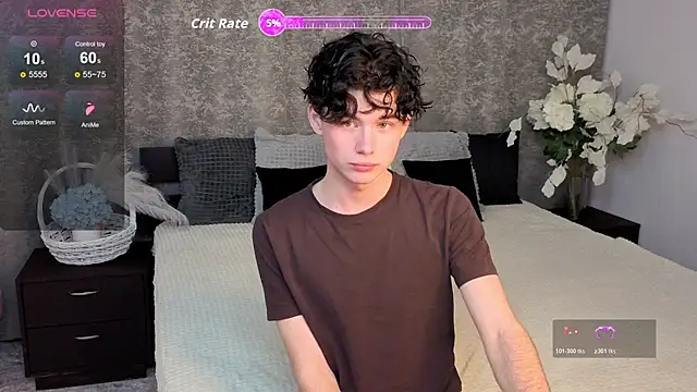 Snapshot of Cute_Mike chatting on November 15, 4:36 pm Cute Mike online show from November 15, 4:36 pm