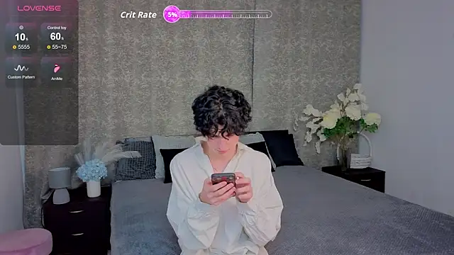 Snapshot of Cute_Mike chatting on November 25, 3:01 pm Cute Mike online show from November 25, 3:01 pm