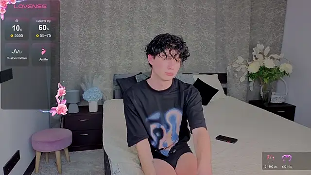 Snapshot of Cute_Mike chatting on November 28, 8:00 pm Cute Mike online show from November 28, 8:00 pm