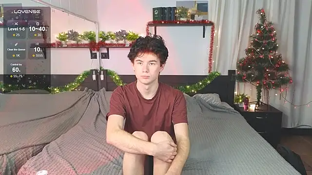 Snapshot of Cute_Mike chatting on December 15, 8:02 pm Cute Mike online show from December 15, 8:02 pm