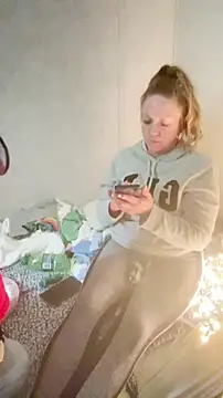 amandatheblondewife online show from December 16, 5:56 am