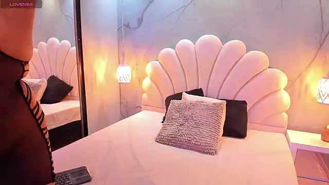 CatalinaCoopper online show from November 6, 4:24 am