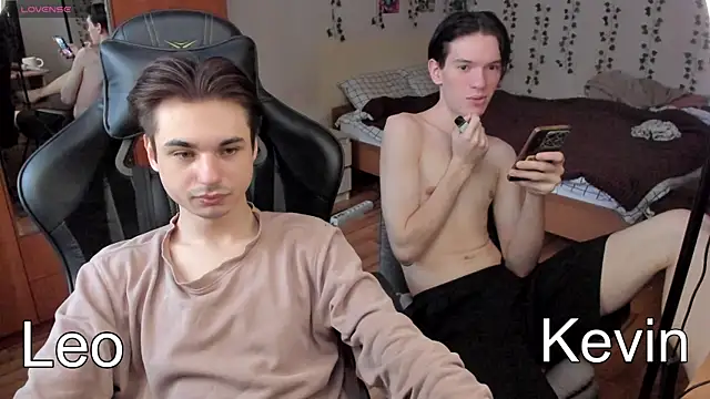 Snapshot of twink_boysss chatting on October 14, 12:06 pm twink boysss online show from October 14, 12:06 pm