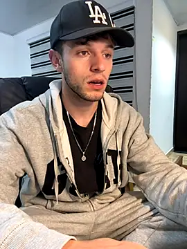 noah red online show from October 14, 4:02 am