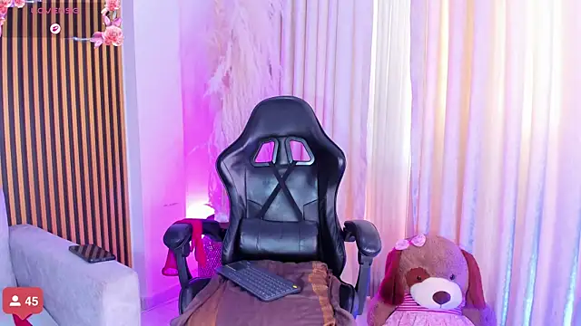 Snapshot of alejagarcia_ chatting on November 4, 9:03 pm alejagarcia online show from November 4, 9:03 pm