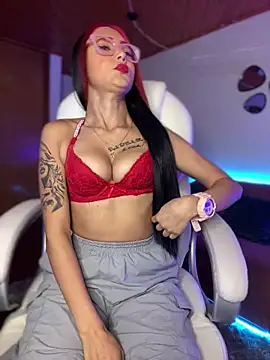 Sofiaa pink online show from October 6, 2:58 pm