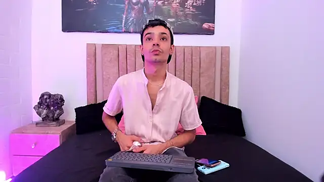 Timothe Evans online show from November 15, 8:38 pm