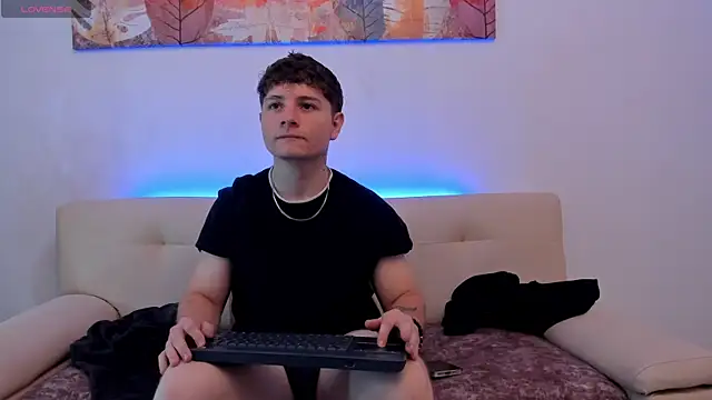 Leoo Miller online show from October 21, 8:20 pm