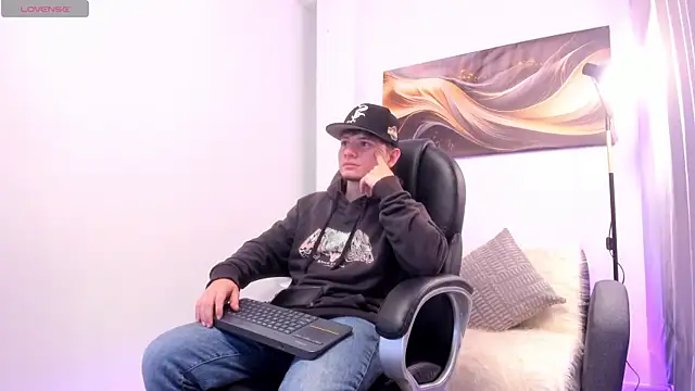 Leoo Miller online show from November 25, 3:50 am