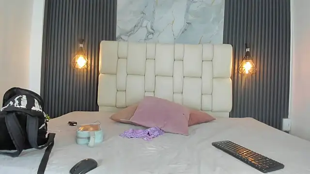 antonelasc online show from March 25, 8:15 pm