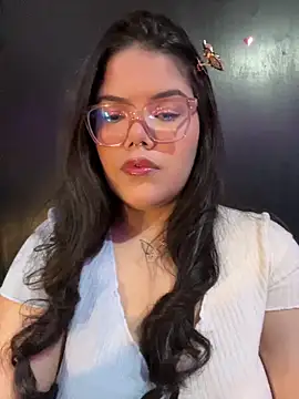 Snapshot of GabrielleMarsh1 chatting on December 5, 4:21 am GabrielleMarsh1 online show from December 5, 4:21 am