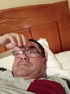 Snapshot of Alfred_00000 chatting on October 10, 11:42 am Alfred 00000 online show from October 10, 11:42 am