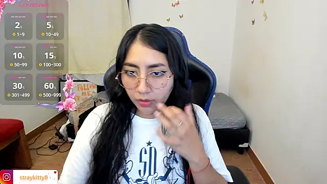 Snapshot of LoveLyy- chatting on December 2, 9:10 pm LoveLyy- online show from December 2, 9:10 pm