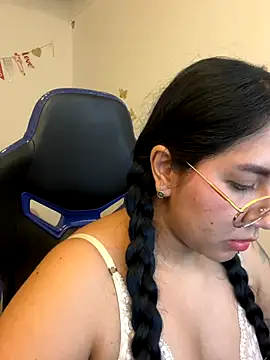 Snapshot of LoveLyy- chatting on December 18, 8:59 pm LoveLyy- online show from December 18, 8:59 pm