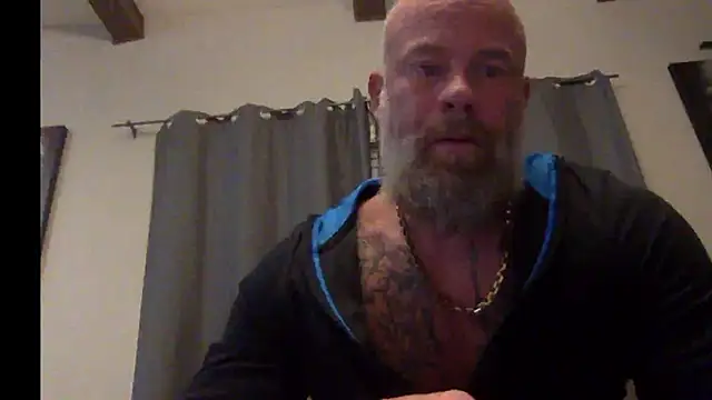 Snapshot of Muscledick40 chatting on October 14, 1:17 am Muscledick40 online show from October 14, 1:17 am