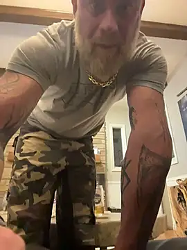 Snapshot of Muscledick40 chatting on February 7, 9:02 am Muscledick40 online show from February 7, 9:02 am