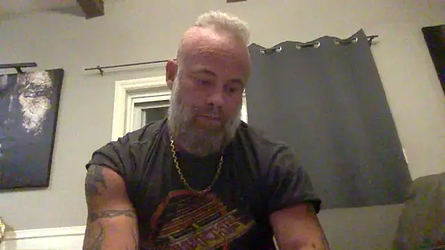 Snapshot of Muscledick40 chatting on February 17, 4:20 am Muscledick40 online show from February 17, 4:20 am