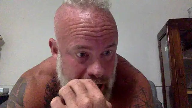 Snapshot of Muscledick40 chatting on June 30, 4:35 am Muscledick40 online show from June 30, 4:35 am