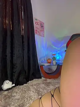 Snapshot of AlannaDollx chatting on October 30, 1:34 pm AlannaDollx online show from October 30, 1:34 pm