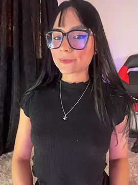 Snapshot of AlannaDollx chatting on November 5, 1:44 pm AlannaDollx online show from November 5, 1:44 pm