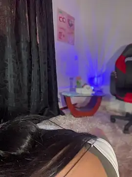 Snapshot of AlannaDollx chatting on November 8, 1:44 pm AlannaDollx online show from November 8, 1:44 pm