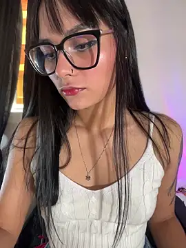 Snapshot of AlannaDollx chatting on November 19, 2:06 pm AlannaDollx online show from November 19, 2:06 pm