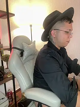 LiamColby  online show from February 11, 3:22 am