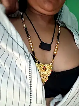 Snapshot of Rashmi_011 chatting on December 4, 11:30 am Rashmi 011 online show from December 4, 11:30 am