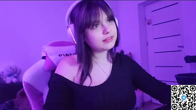 Snapshot of KristiBloom chatting on November 23, 9:14 pm KristiBloom online show from November 23, 9:14 pm