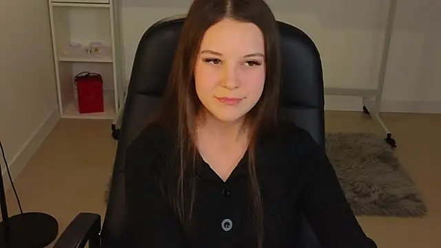 Snapshot of CarolineShaw chatting on October 5, 1:42 pm CarolineShaw online show from October 5, 1:42 pm