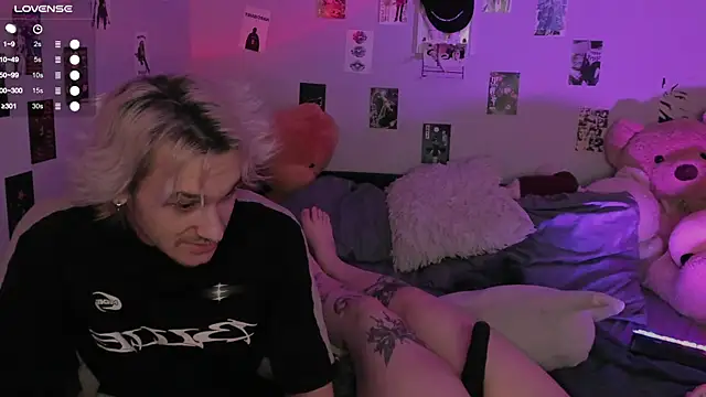 Snapshot of g4tito chatting on November 18, 4:39 am g4tito online show from November 18, 4:39 am