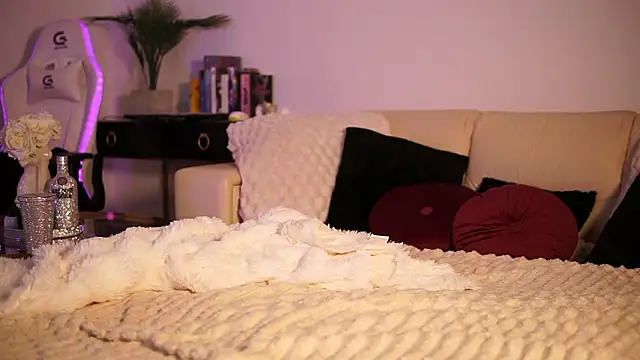 GiaInked online show from March 2, 7:15 am