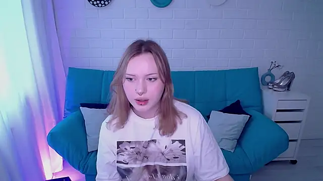 AuroraMour online show from October 7, 10:56 am