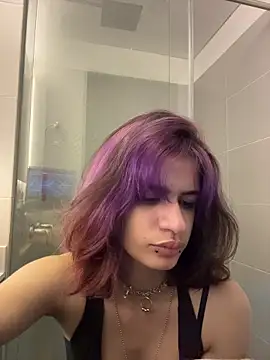 Snapshot of sukulaurens chatting on December 18, 6:52 am sukulaurens online show from December 18, 6:52 am