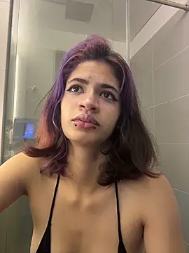 Snapshot of sukulaurens chatting on December 19, 3:02 am sukulaurens online show from December 19, 3:02 am