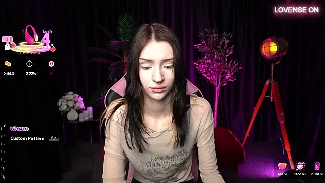 Snapshot of Trix_Void chatting on February 14, 9:28 am Trix Void online show from February 14, 9:28 am