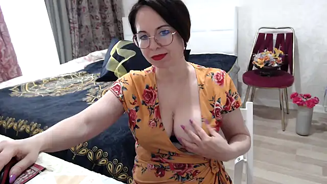 Snapshot of Arisa5000 chatting on April 7, 10:26 am Arisa5000 online show from April 7, 10:26 am
