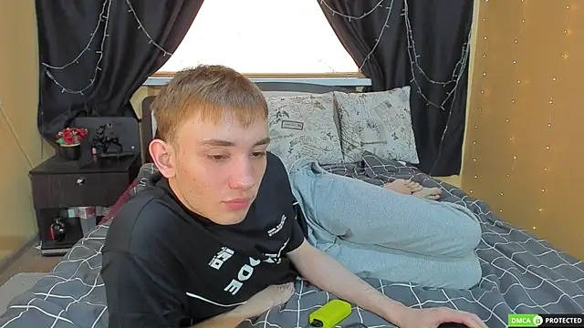 Snapshot of felixcurt69 chatting on May 10, 7:35 am felixcurt69 online show from May 10, 7:35 am
