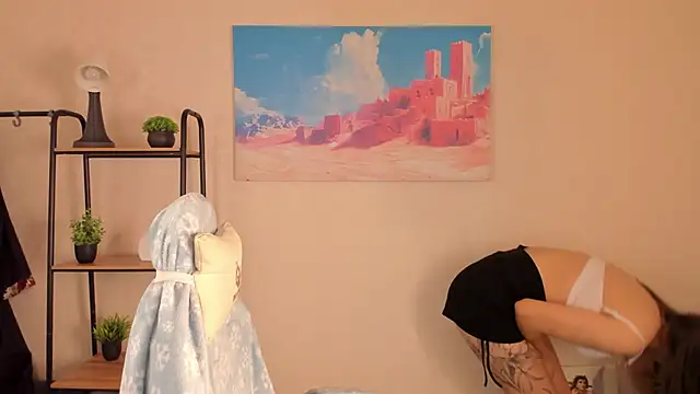 Nuura Moore online show from October 22, 1:06 am